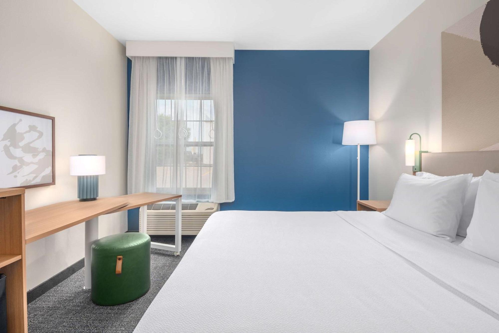 Spark By Hilton Minot Eksteriør billede