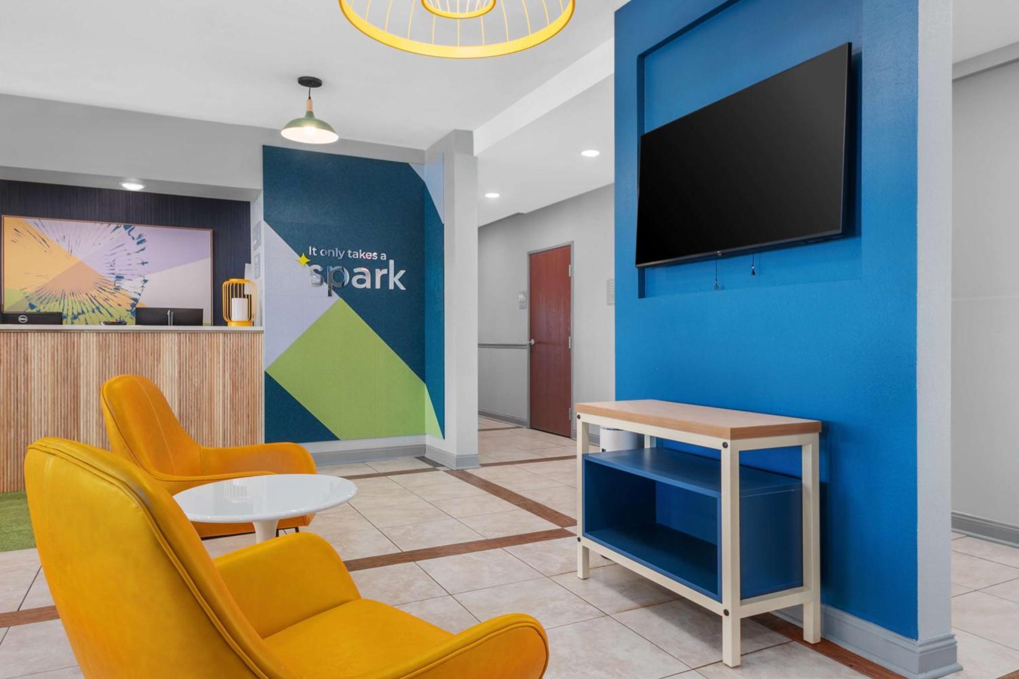 Spark By Hilton Minot Eksteriør billede